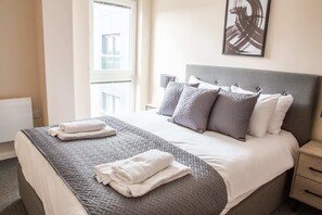 2 bedrooms, desk, iron/ironing board, WiFi - Convenient 2 Bedroom Apartment in Manchester (Manchester)