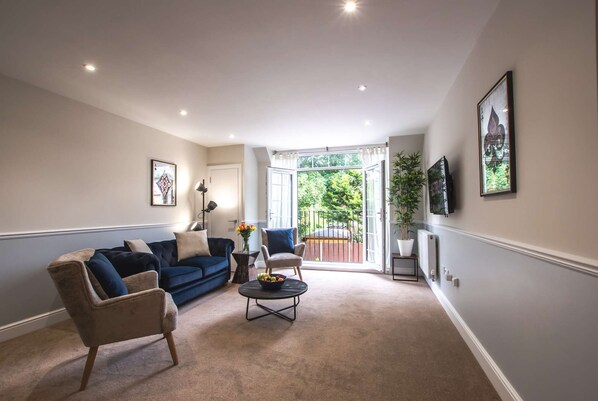 Smart TV - Your Base for Weekend Adventures (Southampton)