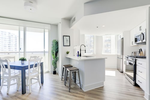 Jetsetter's 2BR Hub Between DC & Airport