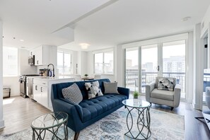 Televisión y oficina 