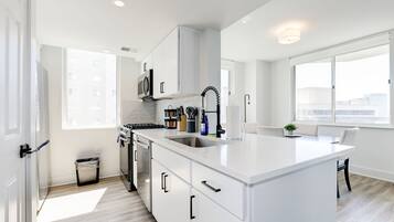 Fridge, microwave, oven, stovetop