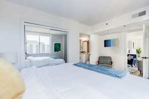 2 bedrooms, iron/ironing board, travel crib, free WiFi - Capitol Convenience 2BR Luxury, Minutes from DC (Arlington)