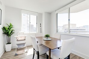 Dining - Capitol Convenience 2BR Luxury, Minutes from DC (Arlington)