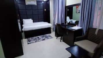 Premium bedding, in-room safe, desk, laptop workspace