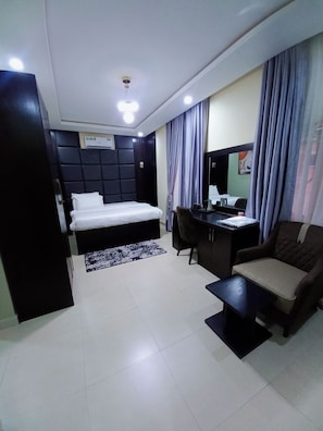 Premium bedding, in-room safe, desk, laptop workspace