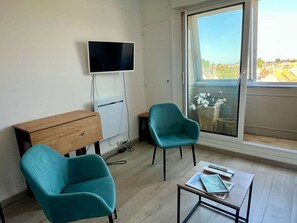 TV - L'Escale - Studio with loggia in the city center (Courseulles-sur-Mer)