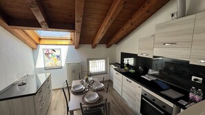 Kylskåp, ugn, spishäll och diskmaskin