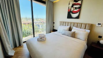 Apartamento de lujo, balcón, vistas a la ciudad | Tabla de planchar con plancha y wifi gratis