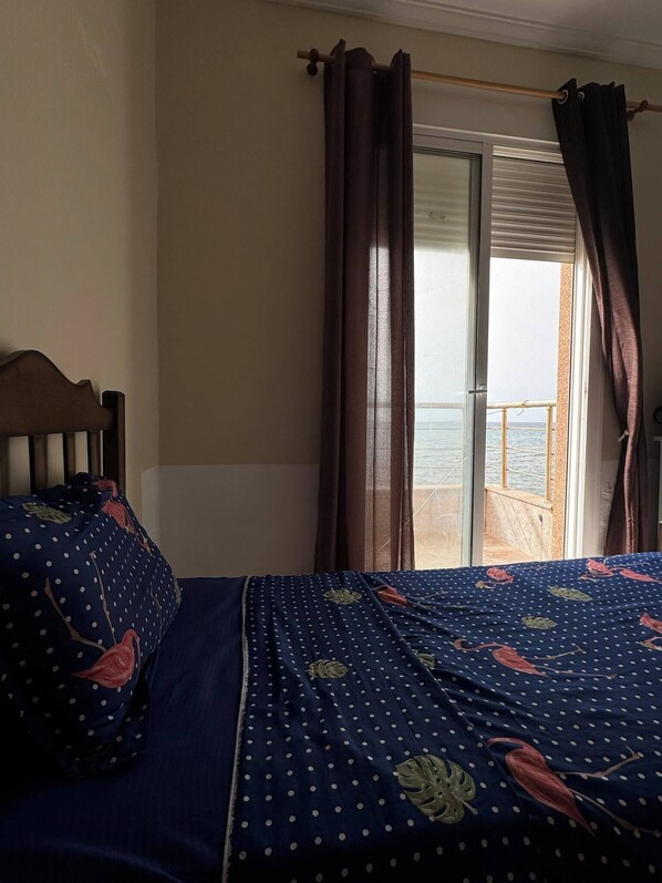 4 chambres, fer et planche à repasser, draps fournis