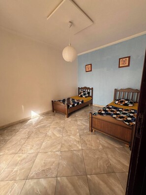 4 chambres, fer et planche à repasser, draps fournis