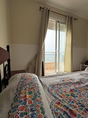 4 bedrooms, iron/ironing board, bed sheets