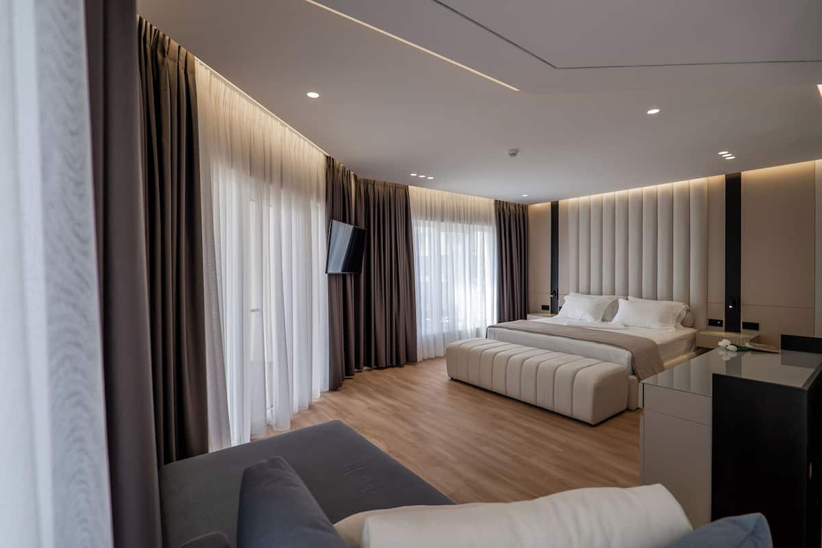 Deluxe Quadruple Room, Sea View | Soundproofing, free WiFi, bed sheets