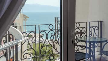 Chambre Triple Deluxe, vue mer | Chambres insonorisées, Wi-Fi gratuit, draps fournis