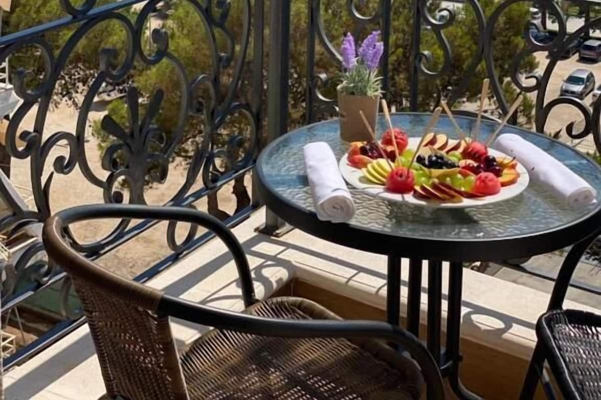 Deluxe Double Room, Sea View | Soundproofing, free WiFi, bed sheets