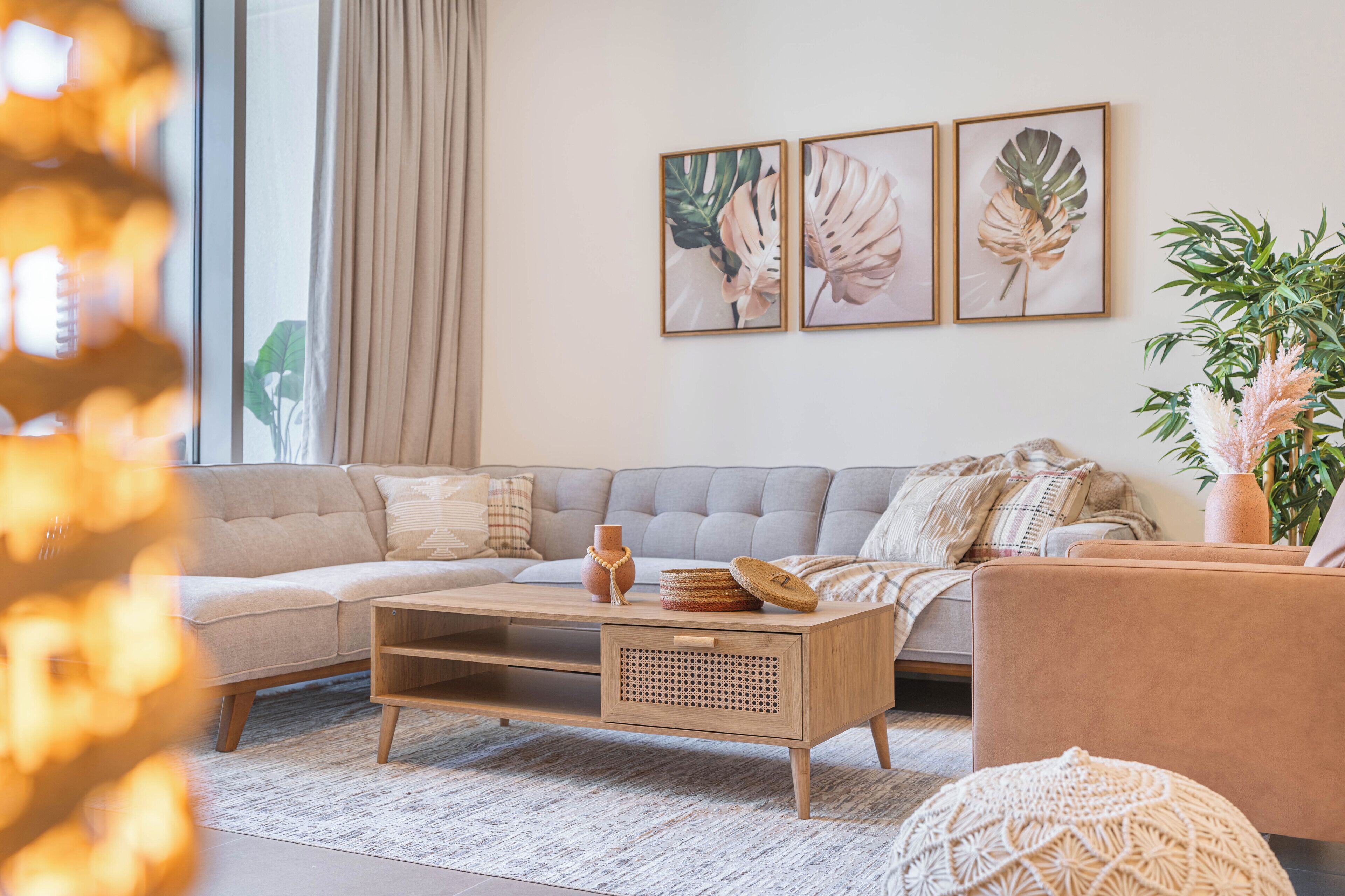 Departamento de lujo, 3 habitaciones, vista a la ciudad, torre | Área de sala de estar | Smart TV de 65 pulgadas con canales digitales y Netflix 