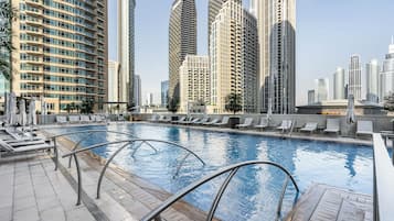 Piscine extérieure, piscine chauffée, cabanons gratuits