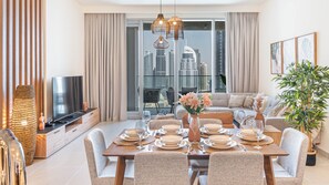 Luxury-Apartment, 3 Schlafzimmer, Stadtblick, Turm | Esszimmer