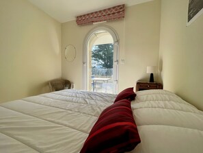 3 間睡房、可攜式嬰兒床、Wi-Fi、床單