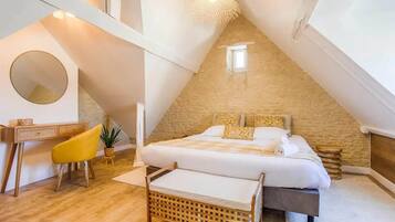 3 habitaciones, tabla de planchar con plancha, wifi y ropa de cama