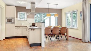 Fridge, dishwasher, coffee/tea maker, high chair