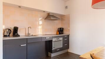 Réfrigérateur, plaque de cuisson, cafetiÚre/bouilloire