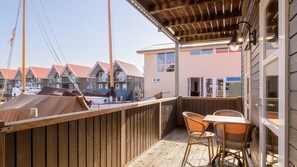 Outdoor dining - Mindervalide Havenwoning 4 (Terherne)