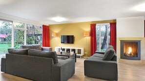 TV - Comfortable bungalow for 12 persons (Midlaren)