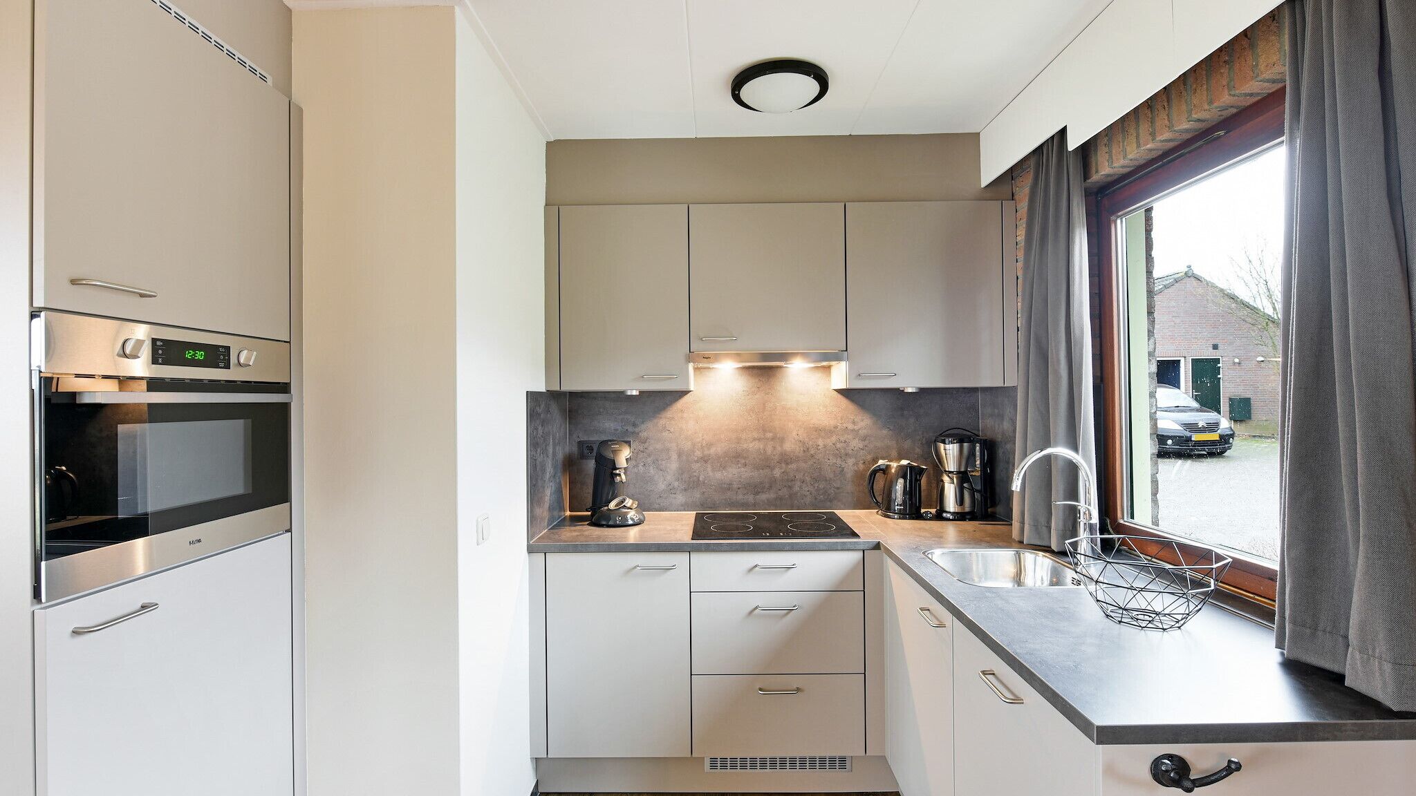 Fridge, stovetop, dishwasher, coffee/tea maker