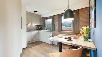 Fridge, stovetop, dishwasher, coffee/tea maker