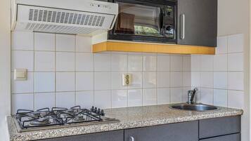 Fridge, stovetop, coffee/tea maker, electric kettle