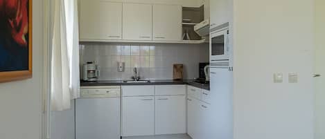 Fridge, dishwasher, coffee/tea maker, electric kettle