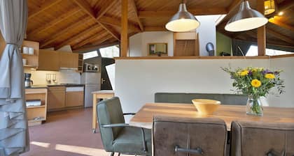 Detached bungalow for 8 people