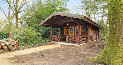 Detached log cabin for 2 people