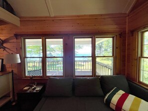 Télévision, cheminée, imprimantes