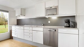 Fridge, dishwasher, coffee/tea maker, electric kettle