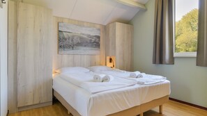 2 bedrooms, free WiFi, bed sheets, wheelchair access