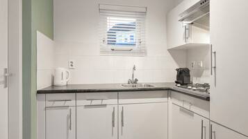 Réfrigérateur, plaque de cuisson, cafetiÚre/bouilloire