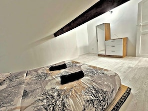 3 bedrooms, iron/ironing board, travel cot, free WiFi