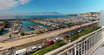 Spacious AC 2-room with terraces, garage and Wifi in Menton