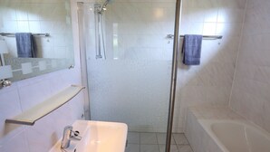 A modern bathroom with a glass-enclosed shower, a white bathtub, and a sink with a mirror above it. - Comfortable detached or semi-detached bungalow for 6 persons (Vlagtwedde)