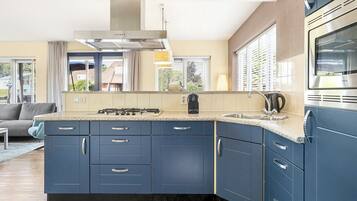 Kühlschrank, Herdplatte, Geschirrspüler