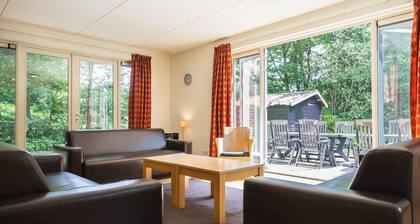 Detached 10-person bungalow