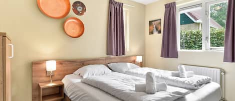 3 bedrooms, free WiFi, bed sheets