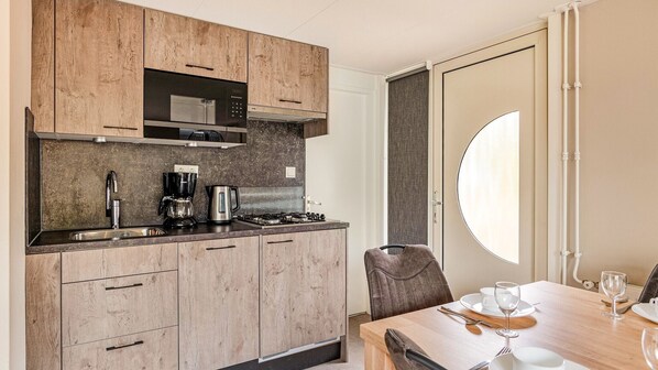 Fridge, coffee/tea maker, electric kettle, dining tables