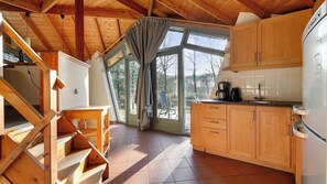 Fridge, stovetop, coffee/tea maker, electric kettle