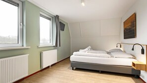 4 bedrooms, bed sheets