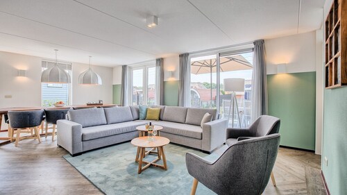 Luxury 8-person bungalow