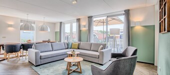 Luxury 8-person bungalow