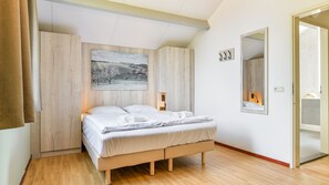 2 bedrooms, bed sheets