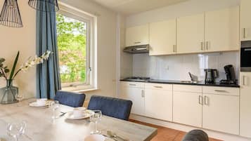 Fridge, dishwasher, coffee/tea maker, electric kettle